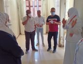 إحالة 37 طبيبا وصيدليا بمستشفى أبنوب المركزى للتحقيقات خلال جولة مفاجئة للصحة