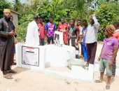 بئر مياه فى غانا صدقة جارية على روح الدكتور اللواح من تلاميذه الأفارقة.. صور