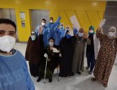 فيديو.. مستشفى العجمى بالإسكندرية يحتفل بشفاء 6 حالات لمسنين من كورونا