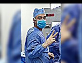 الجيش الأبيض.. "عادل أدهم" على خط مواجهة كورونا بمستشفى جامعة قناة السويس