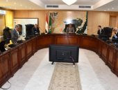  محافظ الفيوم ورئيس هيئة تنمية الصعيد يستعرضان آليات تطوير المشروعات الإنتاجية 