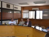 نائب محافظ الإسماعيلية يستعرض الاستعدادات الخاصة بامتحانات الثانوية.. صور