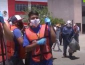 "مكنسة وصندوق زبالة".. المكسيك تعاقب مخالفى الحجر الصحى بتنظيف الشوارع.. فيديو