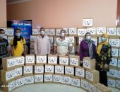 محافظ قنا: 500 كرتونة مواد غذائية للأسر الفقيرة.. صور