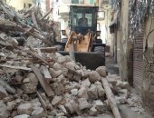 صور.. رفع 40 طن مخلفات من انهيار المنازل وفتح الطريق غرب الإسكندرية