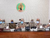 الفريق محمد فريد يتناول الإفطار مع مقاتلى مكافحة الإرهاب بشمال سيناء