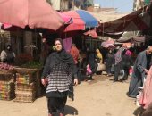 زحام بسوق الغزالى فى زفتى بالرغم من التحذيرات بسبب كورونا.. صور