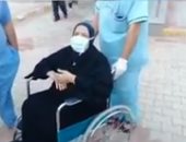 بالفيديو.. الطاقم الطبى بمستشفى العجمى يحتفى بتعافى مسنة من كورونا