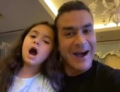 نجوم الكرة "أون لاين".. الحضري يغنى مع شايان "عصام نجم اليوتيوب".. جمال حمزة وابنته أبطال مسرحية المتزوجون.. وصلة تدريب بين تريزيجيه وكريم حافظ ومارسيلو.. وشوبير ووائل جمعة يستعيدان الذكريات مع الأهلى