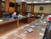 نائب محافظ سوهاج يناقش الموقف التنفيذى للمشروعات و يتفقد قرى بطما ..صور