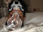 سيدة تستخدم "الفيديو كول" لرؤية طفلتها بعد الولادة بسبب إصابتها بكورونا