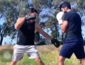 فيديو.. فرجانى ساسى يتحول للاعب "بوكس" فى توقف الدورى 