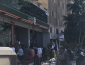 خوفا من كورونا.. شكوى من زحام شديد أمام البنك الاهلى بشارع خاتم المرسلين