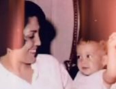 بصور من طفولتها ..جينيفر لوبيز توجه رسالة لوالدتها فى عيد الأم