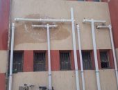 اضبط مخالفة.. مياه الصرف تتلف جدران مدرسة عمرو بن العاص فى زفتى بعد تطويرها