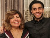 مينا مسعود يحتفل بعيد الأم بصورة مع والدته: شكرا على كل الحب طول السنوات