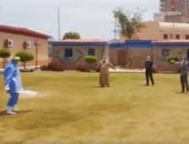 فيديو .. المتعافون من كورونا يؤدون التمارين بالمعسكر الطبى "أبو قير" 