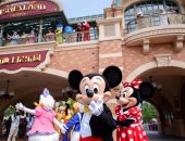 صور.. العالم هذا المساء.. منتجع ديزنى لاند بشنغهاى يفتح أبوابه أمام الزائرين.. مطاعم و مقاهى إسبانيا تستقبل المواطنين بعد تخفيف قيود كورونا.. وبرشلونة يواصل تدريباته لليوم الثالث استعدادا لاستئناف الدورى