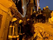 صور.. انهيار عقار من 6 طوابق ومصرع شخص وإصابة آخر فى باب الشعرية