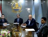 محافظ كفر الشيخ يشدد على سرعة تنفيذ الخطة الاستثمارية ومراعاة الإجراءات الاحترازية