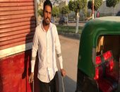 صور.. بطل من ذوى الاحتياجات الخاصة فى الغربية يحارب إعاقته بالعمل