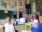 إعادة فتح المدارس فى بعض مدن فرنسا وسط إجراءات وقائية مشددة 