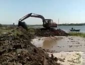 الرى تزيل 10 آلاف متر مكعب ردم فى نهر النيل بحلوان
