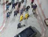 طاقم مستشفى العجمى يؤدى صلاة الجنازة على حالتى وفاة بسبب كورونا