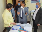 نائب محافظ المنيا يتفقد المدارس لمتابعة استلام المشروعات البحثية (صور)