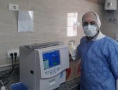 جيشنا الأبيض.. "محمد" فنى معمل بالتأمين الشامل على خط مواجهة كورونا