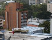 ممارسة التمارين الرياضية على أسطح المنازل بسبب أزمة كورونا بفنزويلا