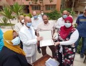 وكيل "صحة الشرقية" يكرم تمريض مستشفى العزل ويعلن تعافى 24 حالة من كورونا