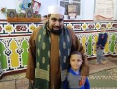 "آدم" طفل 7 أعوام ببنى سويف يرتل القرآن ويؤذن للفجر بالمسجد