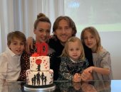 لوكا مودريتش يحتفل بعيد زواجه العاشر مع زوجته وأبنائه