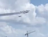 طائرات حربية تحلق فوق نهر كولورادو في تكساس لتكريم الأطقم الطبية.. فيديو