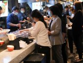 زحام شديد على المطاعم فى بكين بعد رفع قرارات الحظر