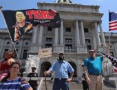 احتجاجات فى بنسلفانيا الأمريكية ضد إجراء البقاء فى المنزل لمواجهة كورونا