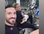 وصلة تدريب لـ على معلول فى الجيم مع "النصف الحلو"