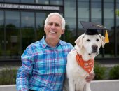 كلب يحصل على الدكتوراة الفخرية فى الطب البيطرى بفرجينيا الأمريكية.. صور