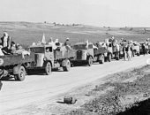 محمد حديد ينشر صورا من ذكرى نكبة فلسطين: كنت بهذه الشاحنات وعمرى أشهر فقط