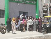  خوفا من كورونا.. شكوى من زحام شديد أمام مكتب بريد كفر صقر بالشرقية 