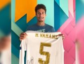 فاران يتبرع بقميص ريال مدريد فى مزاد لمكافحة كورونا 