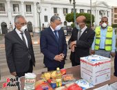 صور.. انطلاق قافلة تضم 26 ألف كرتونة مواد غذائية لقرى "حياة كريمة" بالمنيا