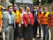 صور.. مؤسسة تربية البنين بالزقازيق تبدأ تصنيع بوابات تعقيم وتهدى أول إنتاجها للتضامن