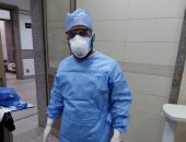 الجيش الأبيض.. "حامد" أخصائى تمريض بالإسكندرية يواجهة كورونا