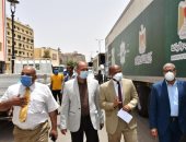 محافظ أسوان يشهد توزيع كراتين مواد غذائية على الأسر الأكثر احتياجاً