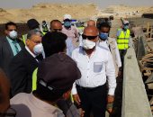 وزير النقل ومحافظ المنيا يتابعان نسب تنفيذ الأعمال بمحور كوبري سمالوط