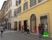 المحال التجارية فى إيطاليا تفتح أبوابها بعد إغلاق استمر شهرين.. صور