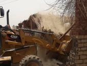 صور.. محافظ سوهاج: إزالة 15 حالة تعدٍ على الأراضى الزراعية بـ6 مراكز