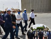 القلاع الصناعية بأسوان تدفع عجلة الإنتاج وتواجه كورونا.. مصانع السكر تصمم بوابات تعقيم الكترونية للعاملين .. و"الفيروسيلكون" تطبق خطة الإجراءات الاحترازية.. والمحطات المائية: إجراءات وقائية مشددة مع العاملين